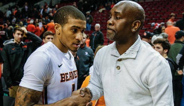 她深谙如何 她深谙如何