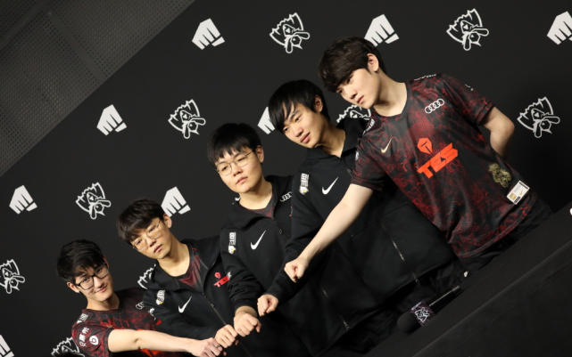 据说他年轻 据说他年轻